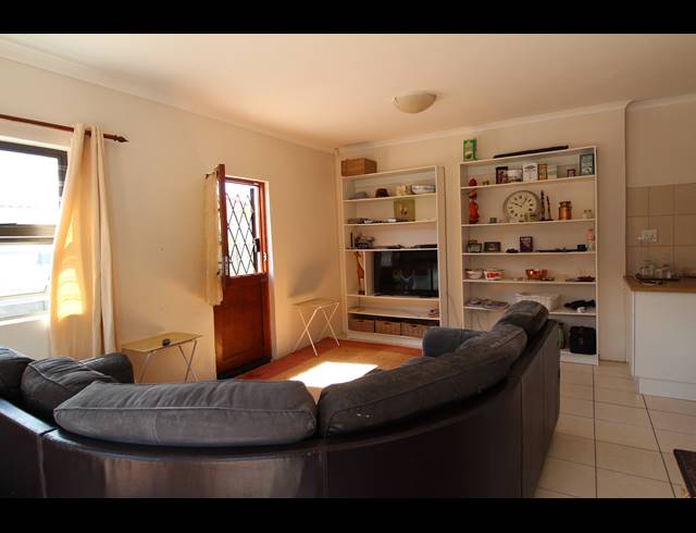 2 BEDROOM APARTMENT BLOCK TO LET IN KLEINMOND CENTRAL